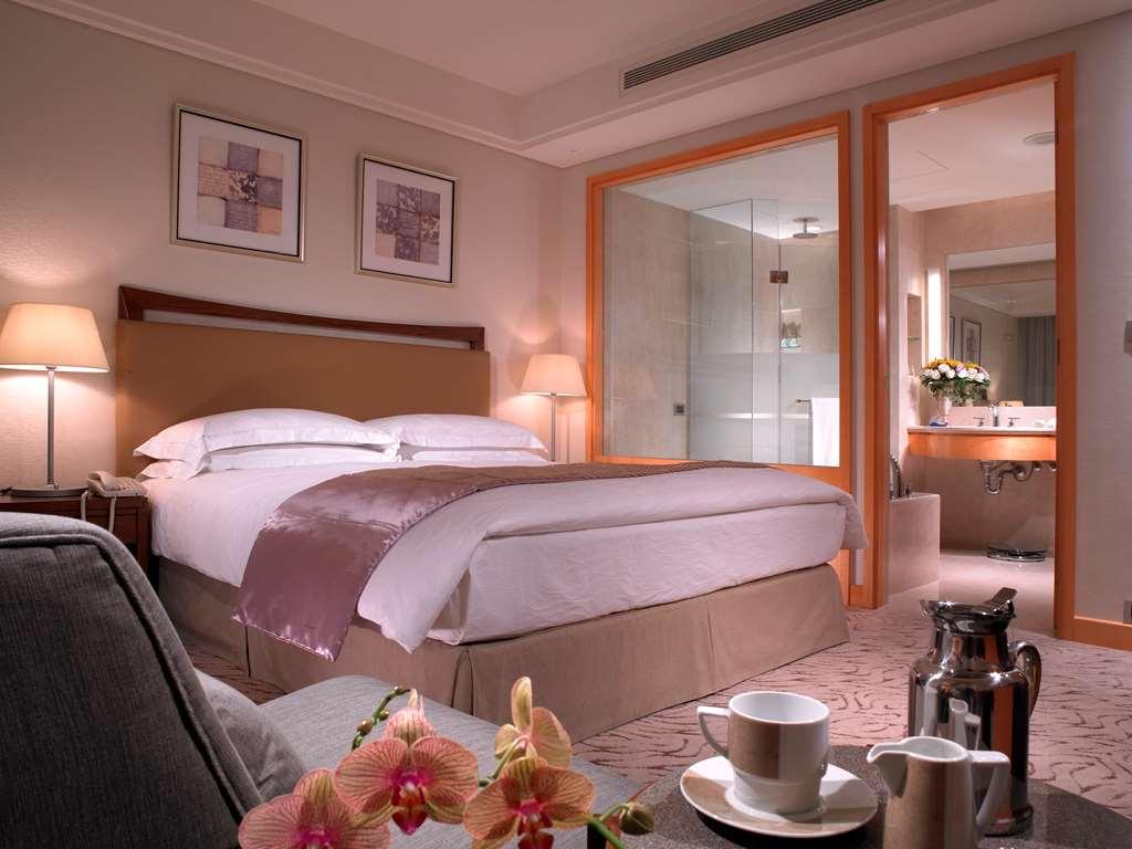 วินเซอ โฮเต็ล Hotel ไถจง ห้อง รูปภาพ A suite at the Mandarin Oriental, Hong Kong