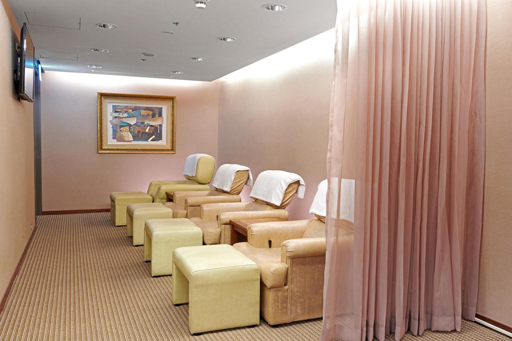 วินเซอ โฮเต็ล Hotel ไถจง ภายนอก รูปภาพ A foot massage parlor in Hong Kong