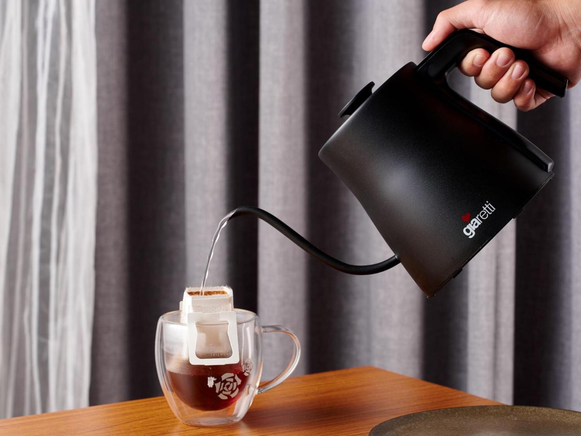 วินเซอ โฮเต็ล Hotel ไถจง ภายนอก รูปภาพ A kettle in use